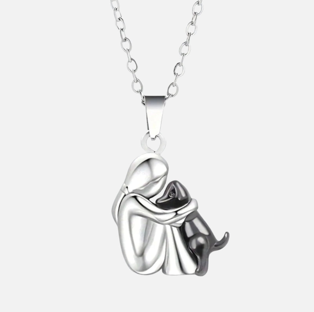 Isla – Dog Embrace Necklace
