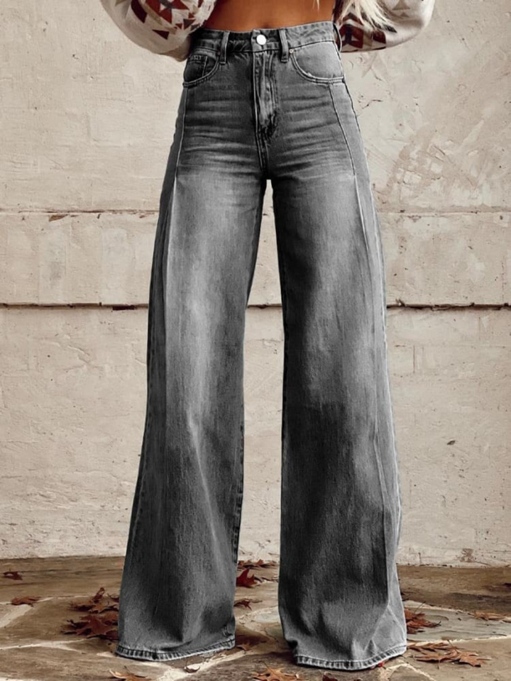 Charlotte Vintage Sky™ | Classic Light Wash Flare Jeans